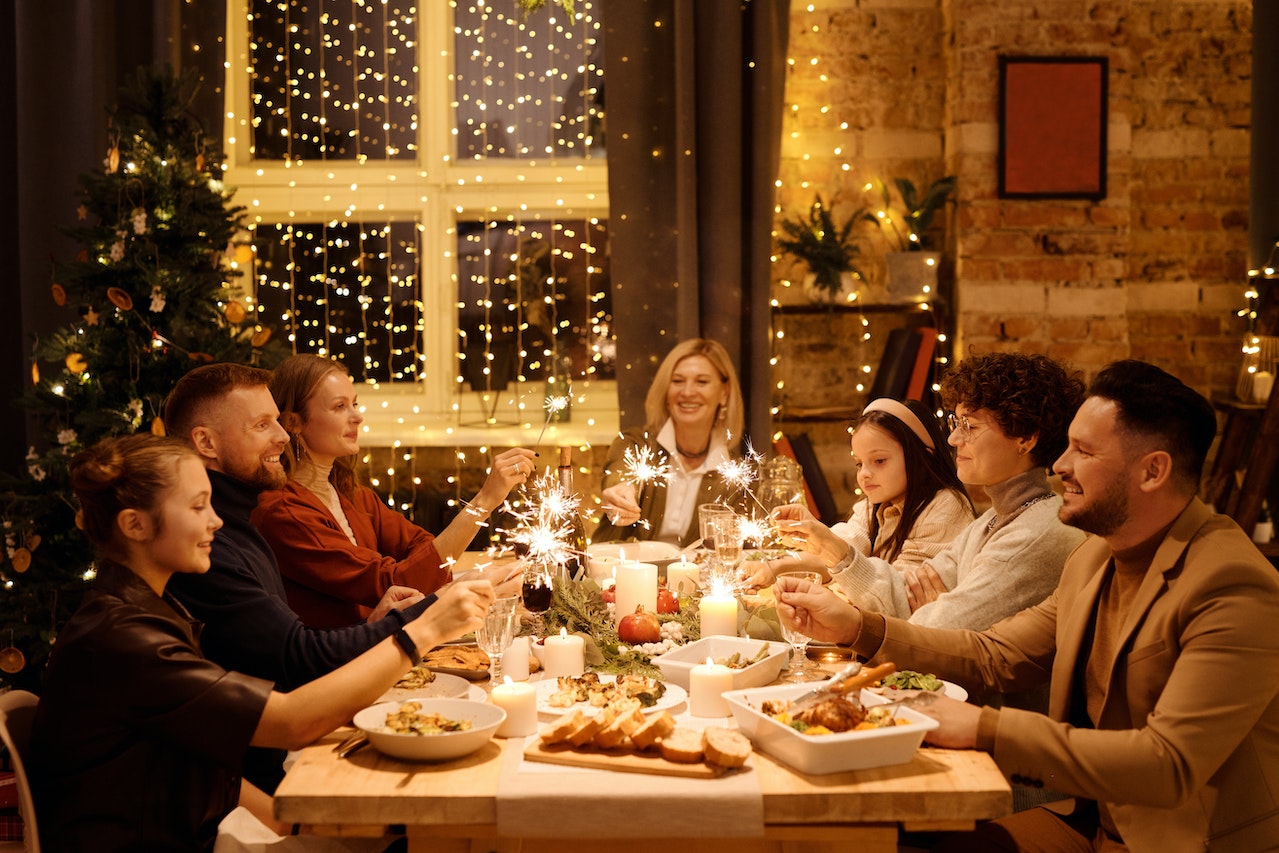 Kerstdiner met jonge kinderen? Zo blijft het gezellig