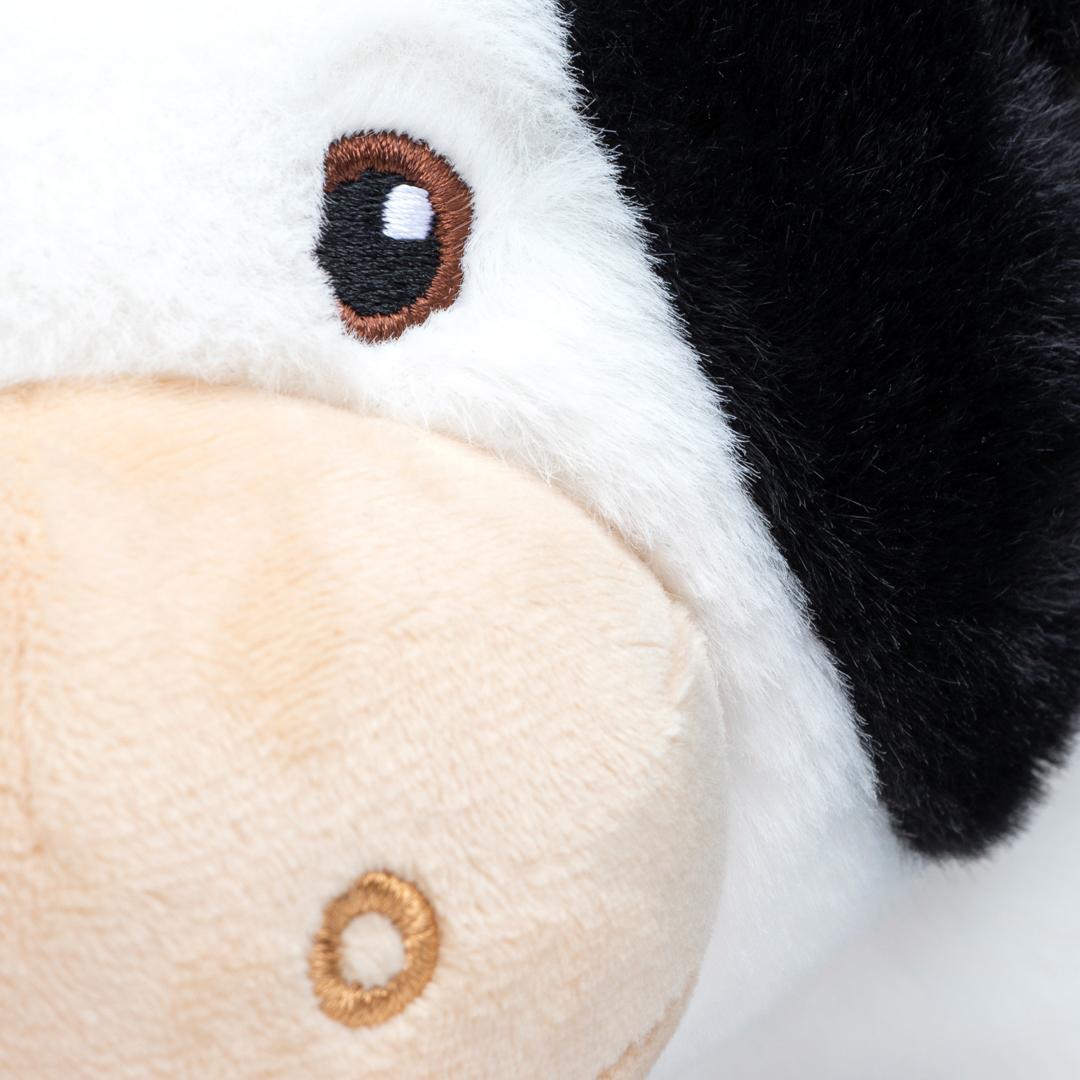 Close-up Knuffelkoe - Duurzame Pluche Knuffel