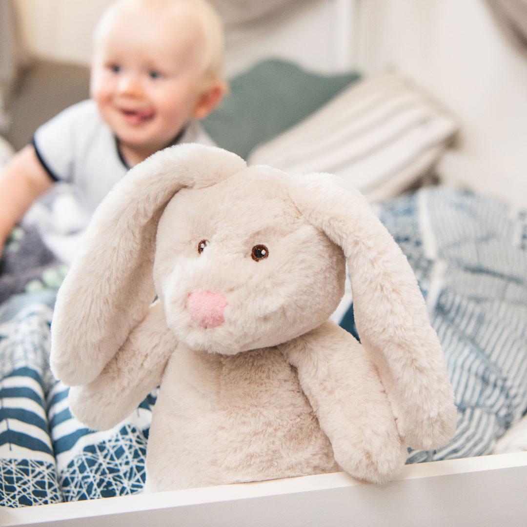 Knuffelkonijn met baby
